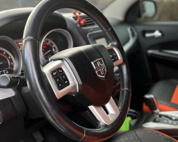 Оранжевый Додж Джорни, объемом двигателя 2.36 л и пробегом 160 тыс. км за 11000 $, фото 11 на Automoto.ua