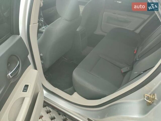 Белый Додж Магнум, объемом двигателя 2.74 л и пробегом 299 тыс. км за 8777 $, фото 7 на Automoto.ua
