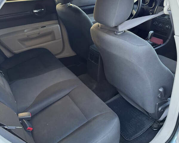 Серый Додж Магнум, объемом двигателя 2.74 л и пробегом 290 тыс. км за 6700 $, фото 5 на Automoto.ua