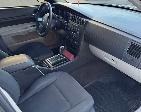 Серый Додж Магнум, объемом двигателя 2.74 л и пробегом 290 тыс. км за 6700 $, фото 6 на Automoto.ua