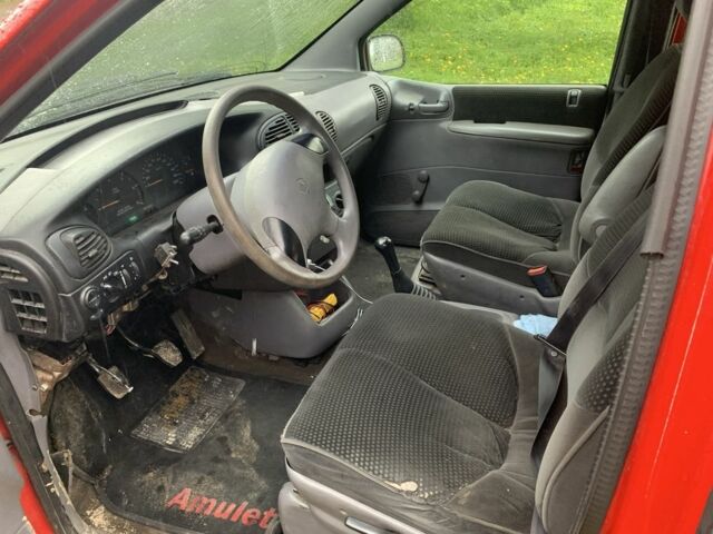 Красный Додж Монако, объемом двигателя 2.5 л и пробегом 220 тыс. км за 2600 $, фото 5 на Automoto.ua