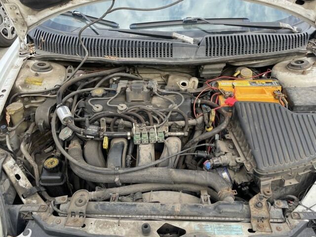 Белый Додж Неон, объемом двигателя 2 л и пробегом 200 тыс. км за 1500 $, фото 2 на Automoto.ua