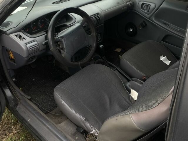 Черный Додж Неон, объемом двигателя 2 л и пробегом 250 тыс. км за 1250 $, фото 4 на Automoto.ua