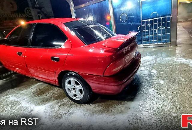 Красный Додж Неон, объемом двигателя 2 л и пробегом 300 тыс. км за 900 $, фото 2 на Automoto.ua