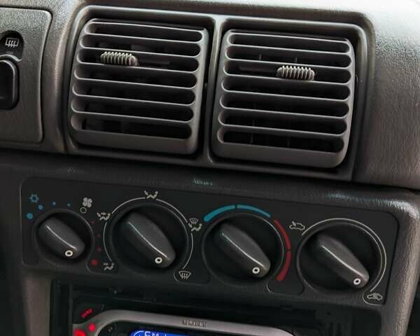 Синій Додж Neon, об'ємом двигуна 2 л та пробігом 137 тис. км за 2699 $, фото 9 на Automoto.ua