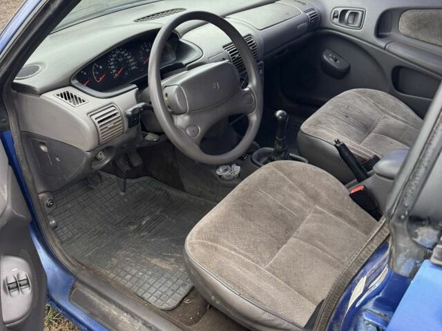 Синій Додж Neon, об'ємом двигуна 2 л та пробігом 180 тис. км за 952 $, фото 5 на Automoto.ua