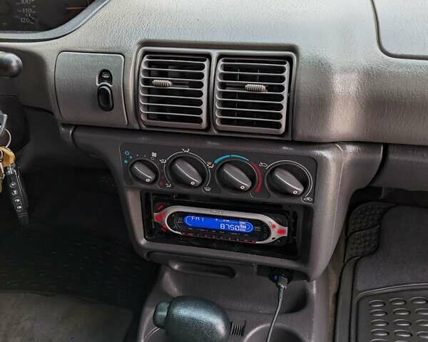 Синій Додж Neon, об'ємом двигуна 2 л та пробігом 137 тис. км за 2699 $, фото 10 на Automoto.ua