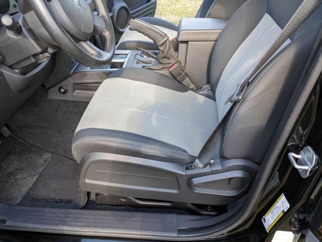 Черный Додж Нитро, объемом двигателя 3.7 л и пробегом 68 тыс. км за 12200 $, фото 5 на Automoto.ua