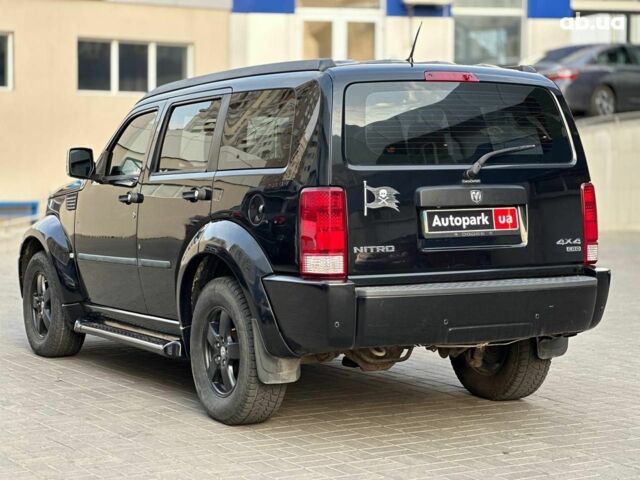 Чорний Додж Nitro, об'ємом двигуна 2.8 л та пробігом 320 тис. км за 8690 $, фото 8 на Automoto.ua