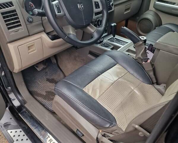 Черный Додж Нитро, объемом двигателя 3.7 л и пробегом 248 тыс. км за 8500 $, фото 5 на Automoto.ua