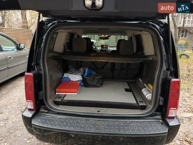 Чорний Додж Nitro, об'ємом двигуна 2.8 л та пробігом 85 тис. км за 9500 $, фото 3 на Automoto.ua