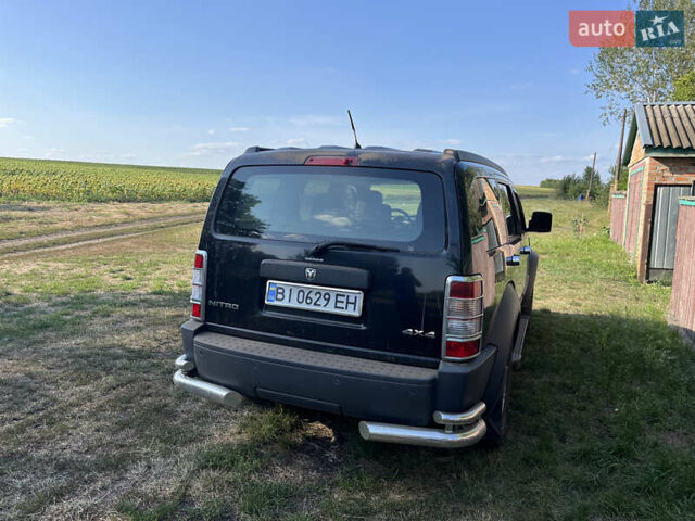 Черный Додж Нитро, объемом двигателя 3.7 л и пробегом 237 тыс. км за 7200 $, фото 4 на Automoto.ua