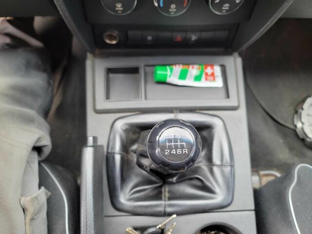 Чорний Додж Nitro, об'ємом двигуна 2.8 л та пробігом 219 тис. км за 9200 $, фото 19 на Automoto.ua