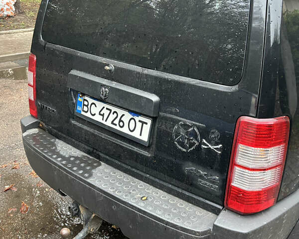 Черный Додж Нитро, объемом двигателя 2.78 л и пробегом 240 тыс. км за 6000 $, фото 2 на Automoto.ua