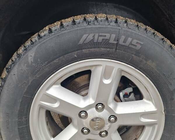 Черный Додж Нитро, объемом двигателя 3.7 л и пробегом 248 тыс. км за 8500 $, фото 8 на Automoto.ua