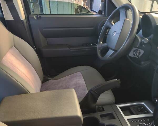 Черный Додж Нитро, объемом двигателя 3.7 л и пробегом 199 тыс. км за 11200 $, фото 9 на Automoto.ua