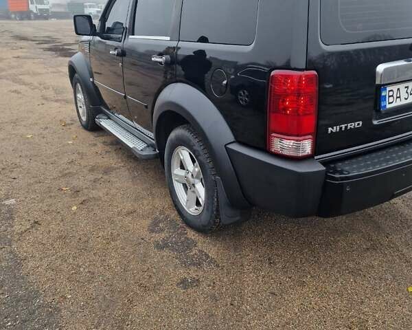 Черный Додж Нитро, объемом двигателя 3.7 л и пробегом 248 тыс. км за 8500 $, фото 4 на Automoto.ua