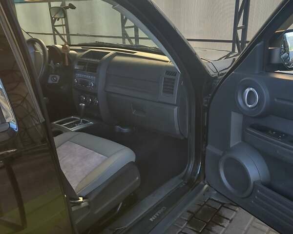 Черный Додж Нитро, объемом двигателя 3.7 л и пробегом 199 тыс. км за 11200 $, фото 6 на Automoto.ua