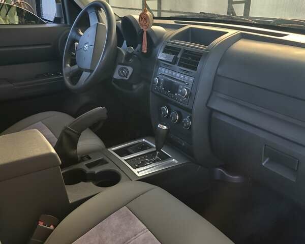 Черный Додж Нитро, объемом двигателя 3.7 л и пробегом 199 тыс. км за 11200 $, фото 8 на Automoto.ua