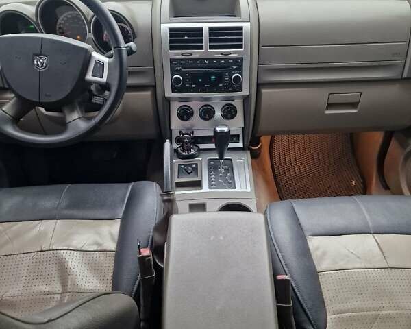 Черный Додж Нитро, объемом двигателя 3.7 л и пробегом 248 тыс. км за 8500 $, фото 7 на Automoto.ua