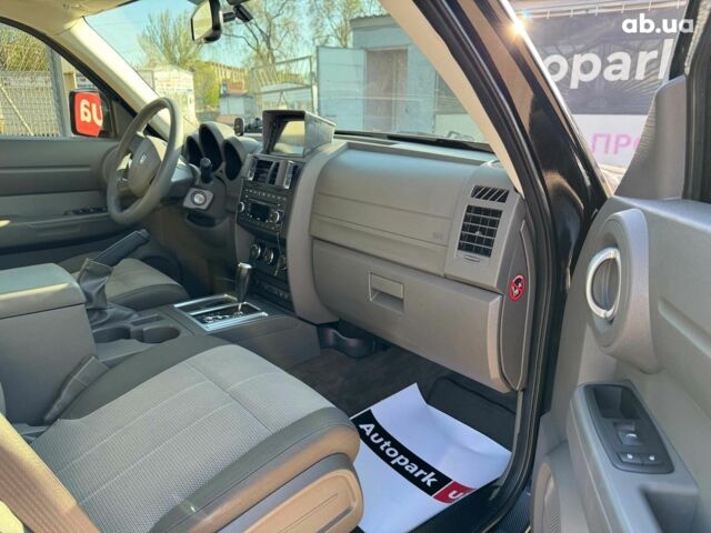 Чорний Додж Nitro, об'ємом двигуна 2.8 л та пробігом 79 тис. км за 10490 $, фото 12 на Automoto.ua