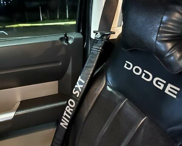 Черный Додж Нитро, объемом двигателя 3.7 л и пробегом 195 тыс. км за 9900 $, фото 18 на Automoto.ua