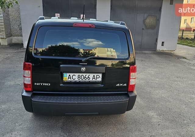 Чорний Додж Nitro, об'ємом двигуна 3.7 л та пробігом 165 тис. км за 10900 $, фото 7 на Automoto.ua