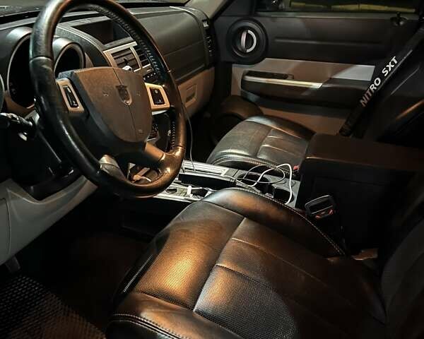 Черный Додж Нитро, объемом двигателя 3.7 л и пробегом 195 тыс. км за 9900 $, фото 19 на Automoto.ua