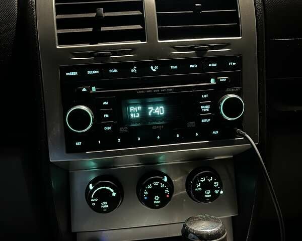 Черный Додж Нитро, объемом двигателя 3.7 л и пробегом 195 тыс. км за 9900 $, фото 9 на Automoto.ua