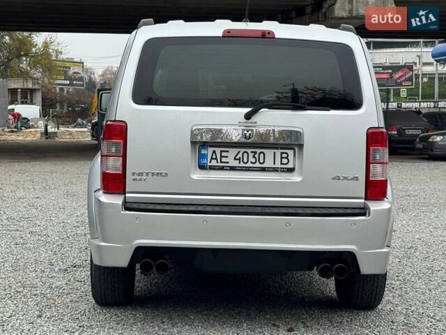 Серый Додж Нитро, объемом двигателя 3.7 л и пробегом 185 тыс. км за 6500 $, фото 6 на Automoto.ua