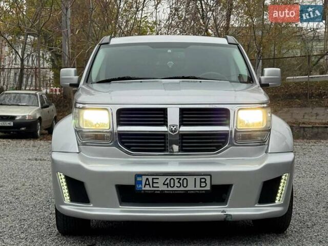 Серый Додж Нитро, объемом двигателя 3.7 л и пробегом 185 тыс. км за 6500 $, фото 2 на Automoto.ua