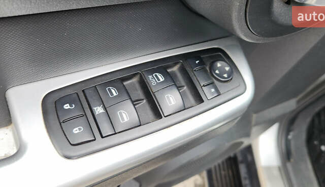 Сірий Додж Nitro, об'ємом двигуна 3.7 л та пробігом 221 тис. км за 9200 $, фото 25 на Automoto.ua