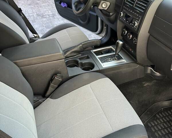 Сірий Додж Nitro, об'ємом двигуна 3.7 л та пробігом 52 тис. км за 9900 $, фото 17 на Automoto.ua