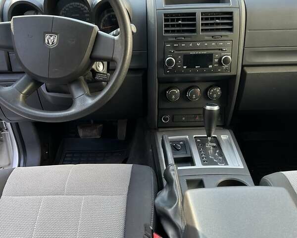Сірий Додж Nitro, об'ємом двигуна 3.7 л та пробігом 52 тис. км за 9900 $, фото 16 на Automoto.ua