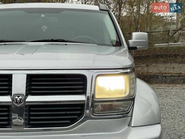 Серый Додж Нитро, объемом двигателя 3.7 л и пробегом 185 тыс. км за 6500 $, фото 3 на Automoto.ua