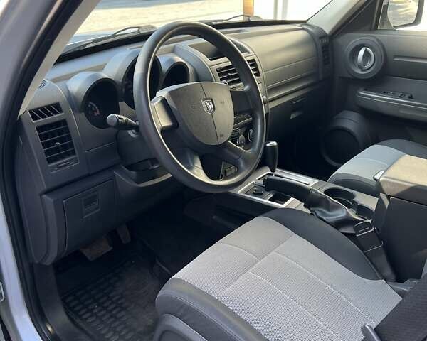 Сірий Додж Nitro, об'ємом двигуна 3.7 л та пробігом 52 тис. км за 9900 $, фото 10 на Automoto.ua
