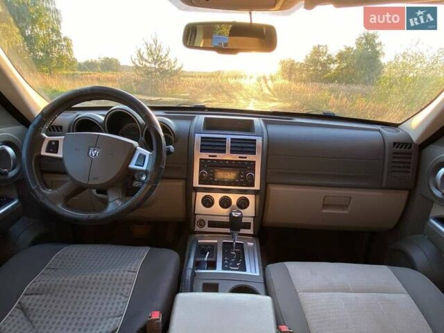 Сірий Додж Nitro, об'ємом двигуна 2.8 л та пробігом 155 тис. км за 9000 $, фото 5 на Automoto.ua