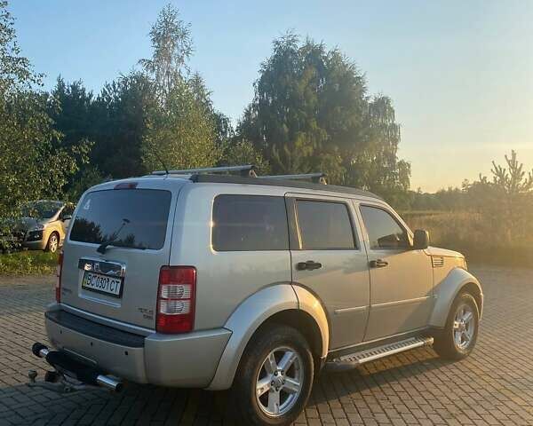 Сірий Додж Nitro, об'ємом двигуна 2.8 л та пробігом 155 тис. км за 9000 $, фото 2 на Automoto.ua