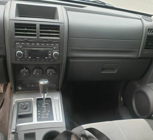 Серый Додж Нитро, объемом двигателя 0 л и пробегом 165 тыс. км за 7300 $, фото 5 на Automoto.ua