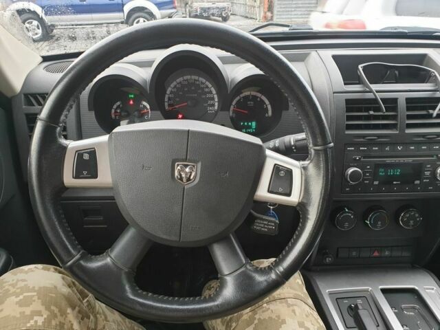 Серый Додж Нитро, объемом двигателя 0 л и пробегом 165 тыс. км за 7300 $, фото 3 на Automoto.ua