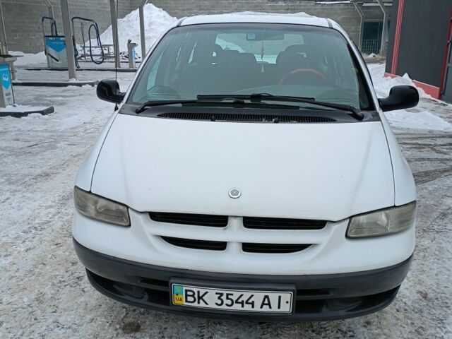 Белый Додж РАМ, объемом двигателя 2.5 л и пробегом 400 тыс. км за 3600 $, фото 1 на Automoto.ua