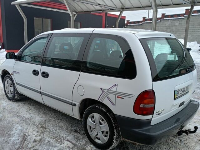 Белый Додж РАМ, объемом двигателя 2.5 л и пробегом 400 тыс. км за 3600 $, фото 5 на Automoto.ua