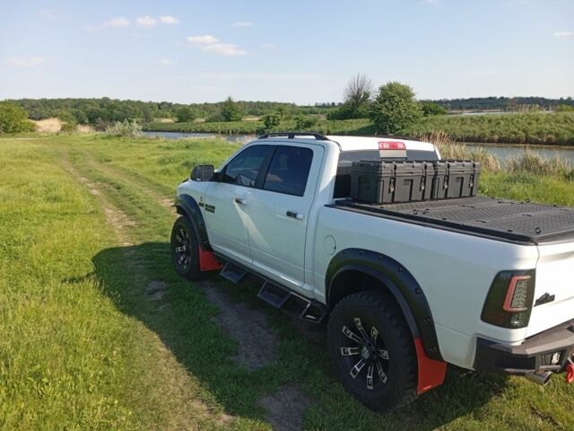 Білий Додж RAM, об'ємом двигуна 5 л та пробігом 150 тис. км за 30000 $, фото 13 на Automoto.ua