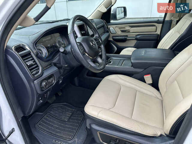 Белый Додж РАМ, объемом двигателя 5.7 л и пробегом 68 тыс. км за 58000 $, фото 65 на Automoto.ua