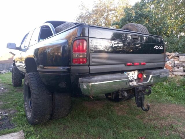 Черный Додж РАМ, объемом двигателя 0 л и пробегом 160 тыс. км за 18500 $, фото 1 на Automoto.ua