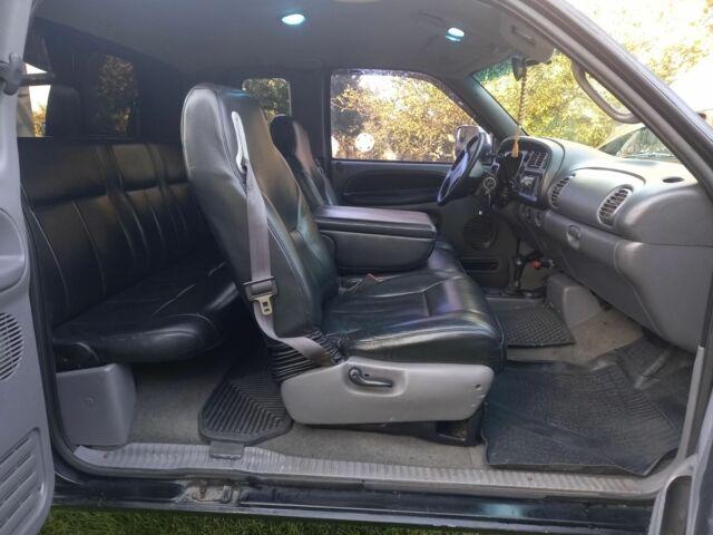 Черный Додж РАМ, объемом двигателя 0 л и пробегом 160 тыс. км за 18500 $, фото 3 на Automoto.ua