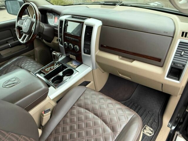 Чорний Додж RAM, об'ємом двигуна 5.7 л та пробігом 166 тис. км за 16700 $, фото 19 на Automoto.ua