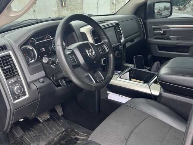 Черный Додж РАМ, объемом двигателя 5.7 л и пробегом 260 тыс. км за 20000 $, фото 6 на Automoto.ua