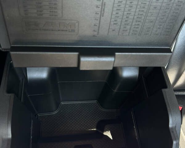 Чорний Додж RAM, об'ємом двигуна 5.7 л та пробігом 118 тис. км за 55000 $, фото 16 на Automoto.ua