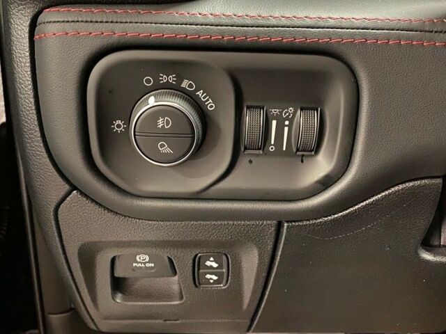 Чорний Додж RAM, об'ємом двигуна 6.2 л та пробігом 0 тис. км за 149000 $, фото 15 на Automoto.ua